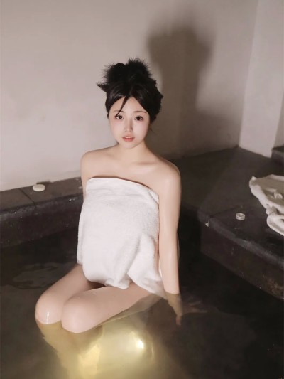 陈小花 (Chen Xiaohua) – Take A Bath